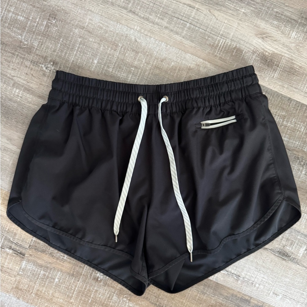 Vuori Black Women's Clementine 2.0 - 4 inch Shorts